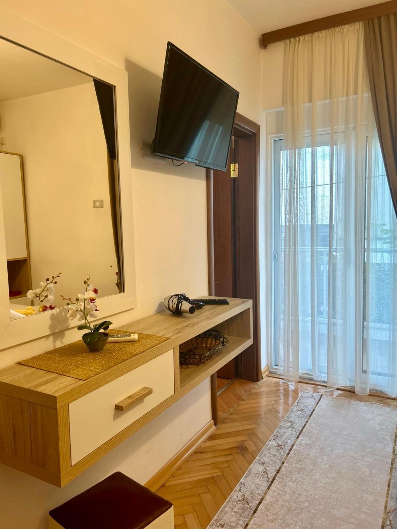 Apartments Gazi Улцинь Екстер'єр фото